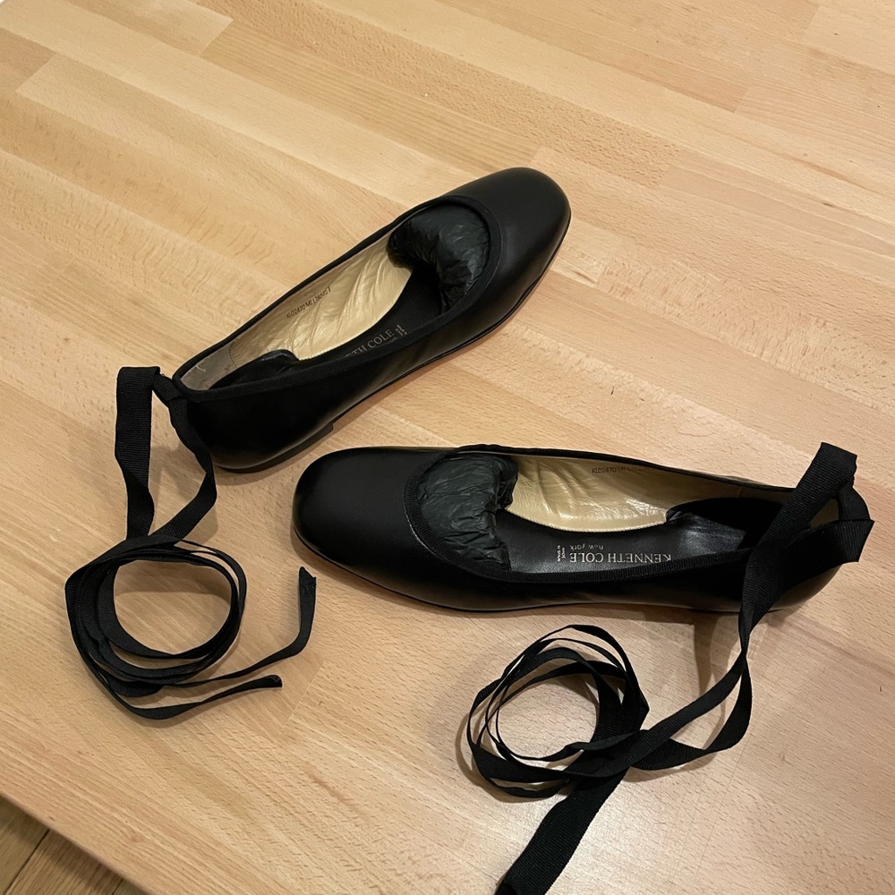 Kenneth Cole women’s 8M black Tap N Skip flats